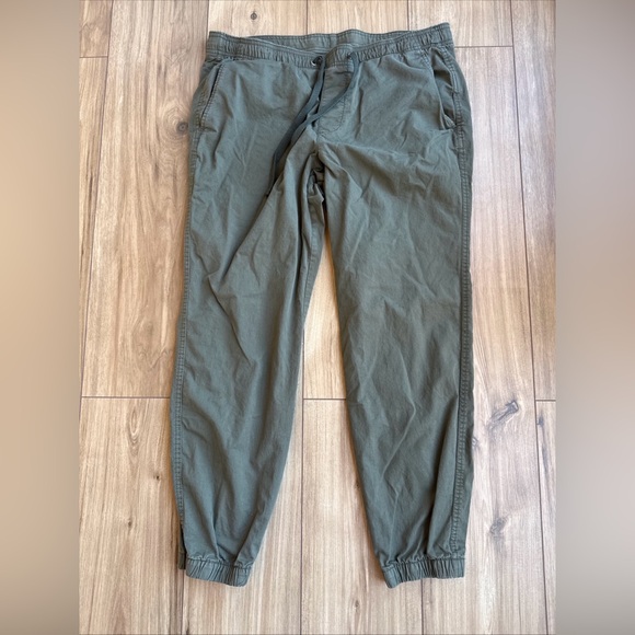 GAP Other - Gap Mens Size Large Olive Green Jogger Chino Pants 100% Cotton Preppy